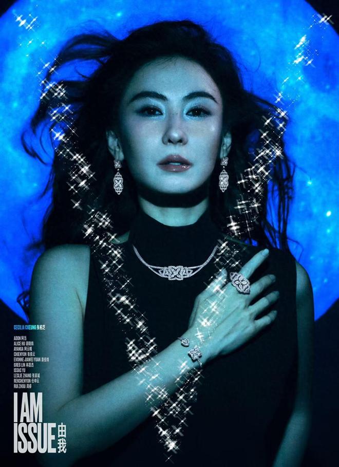 张柏芝登封 “晒伤妆”搭千万珠宝演绎千禧电影美学